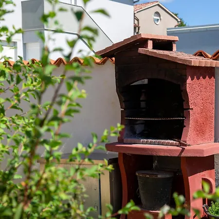 Viki Stinjan 아파트 풀라