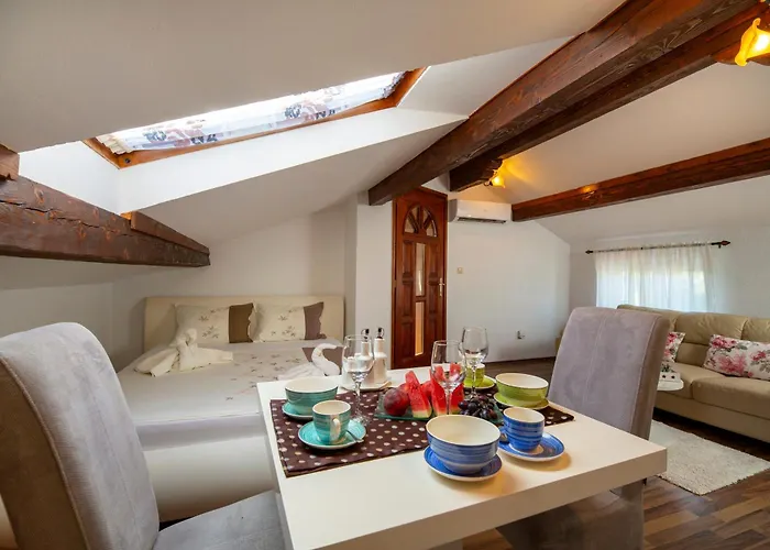 Viki Stinjan * 풀라