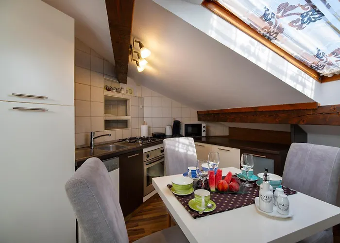 Viki Stinjan * 풀라