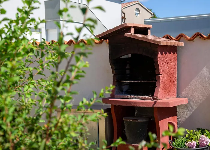 Viki Stinjan 아파트 풀라