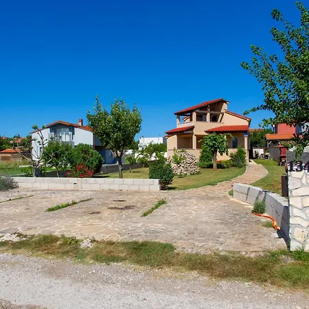 Viki Stinjan Appartement *