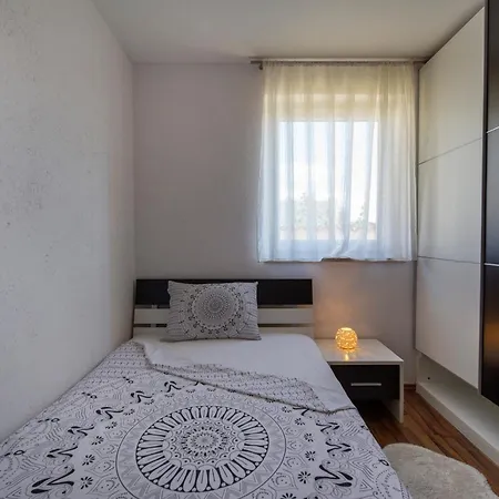 Apartment Viki Stinjan Pula