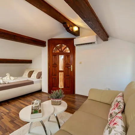 Apartment Viki Stinjan *